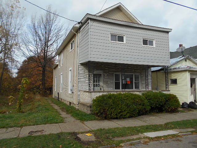 2nd image of 428 E 11th St