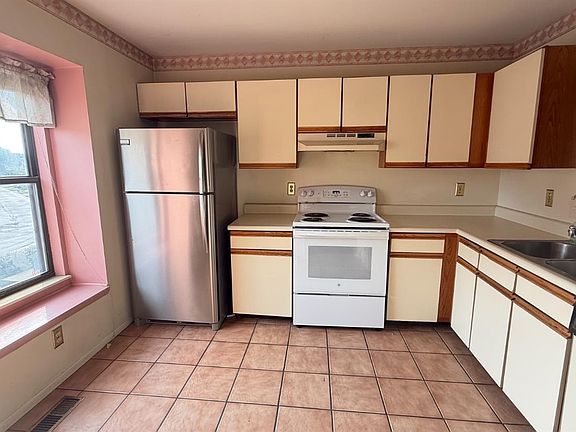 3rd image of 9560 Colegate Way