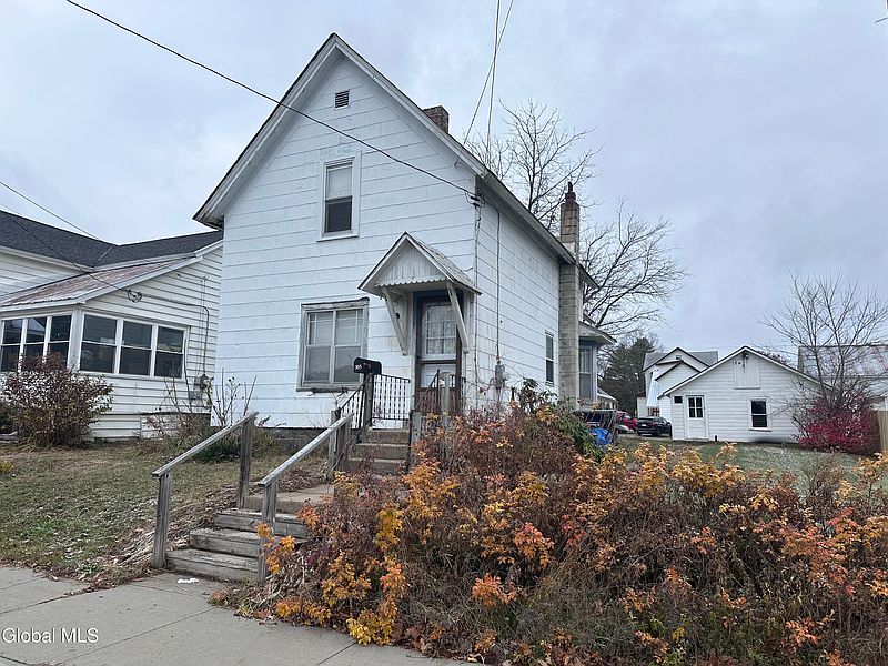 2nd image of 305 Oak Street
