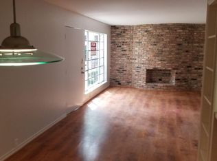 2201 Fountain View Dr, Houston, TX 77057