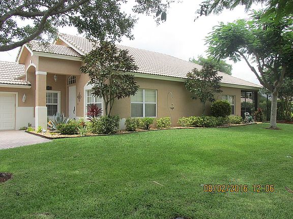 4th image of 10977 NW 61st Ct