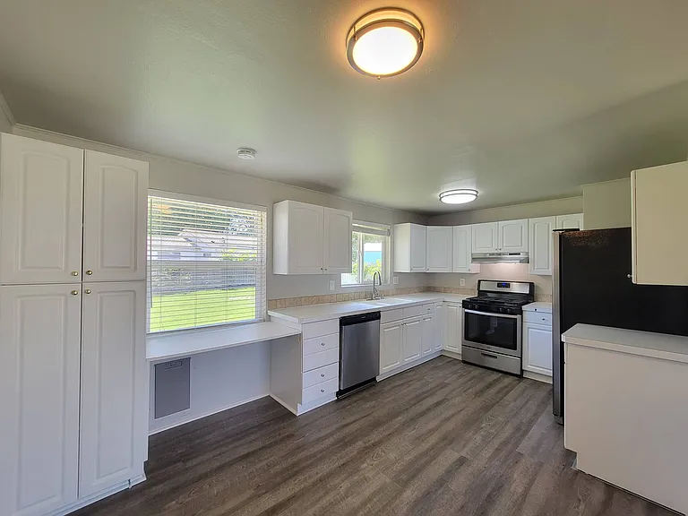 425 W 12th Ave — Photo 7