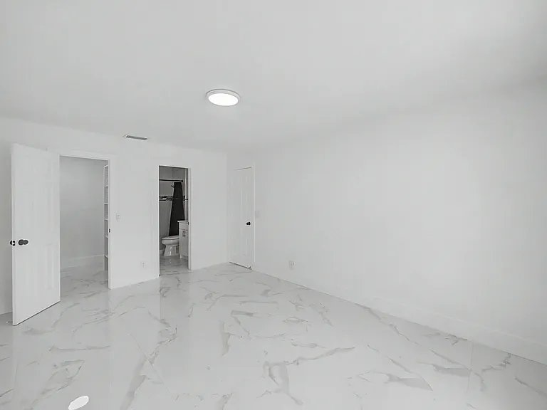 8464 Lake Worth Rd — Photo 13