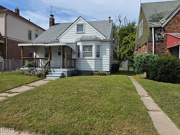 3rd image of 20145 Russell St