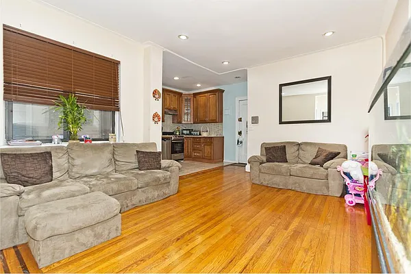 Sold by Fillmore | media 4