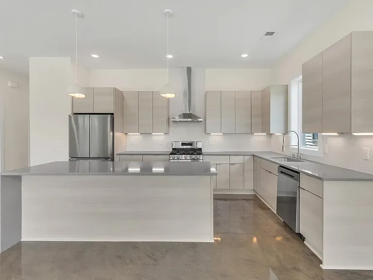 2430 Batavia St — Photo 9