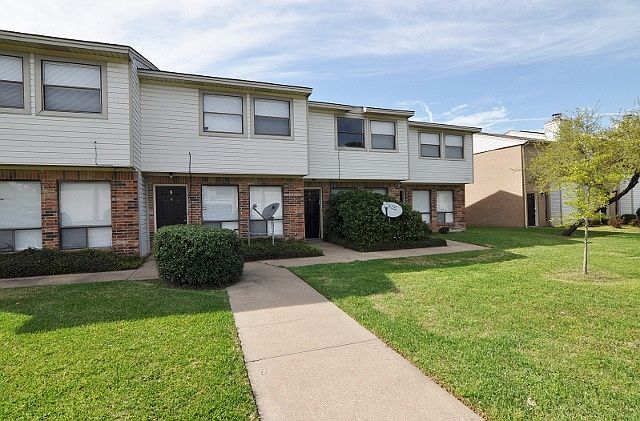 1st image of 805 Navarro Dr APT C