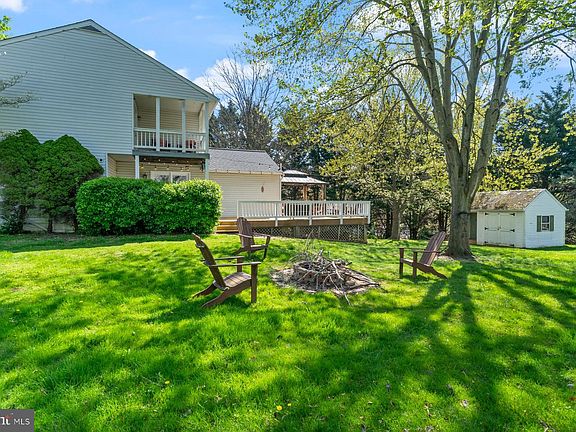 5th image of 1061 Long Valley Rd