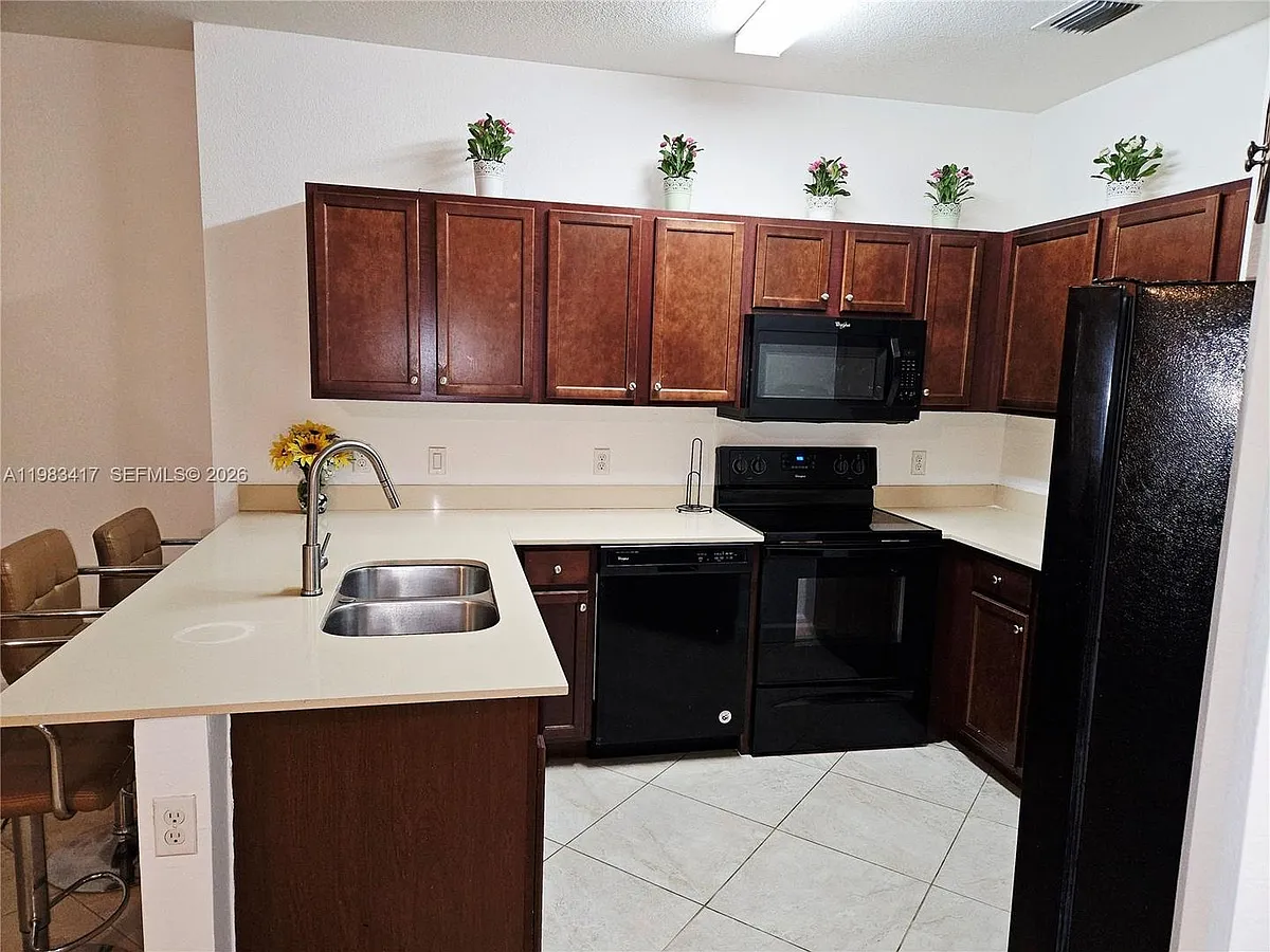 Building Photo - 290 NW 109th Ave #107