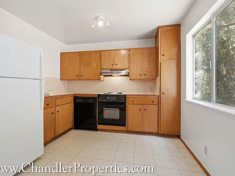 414-416 Warren Drive Apartments — Photo 3