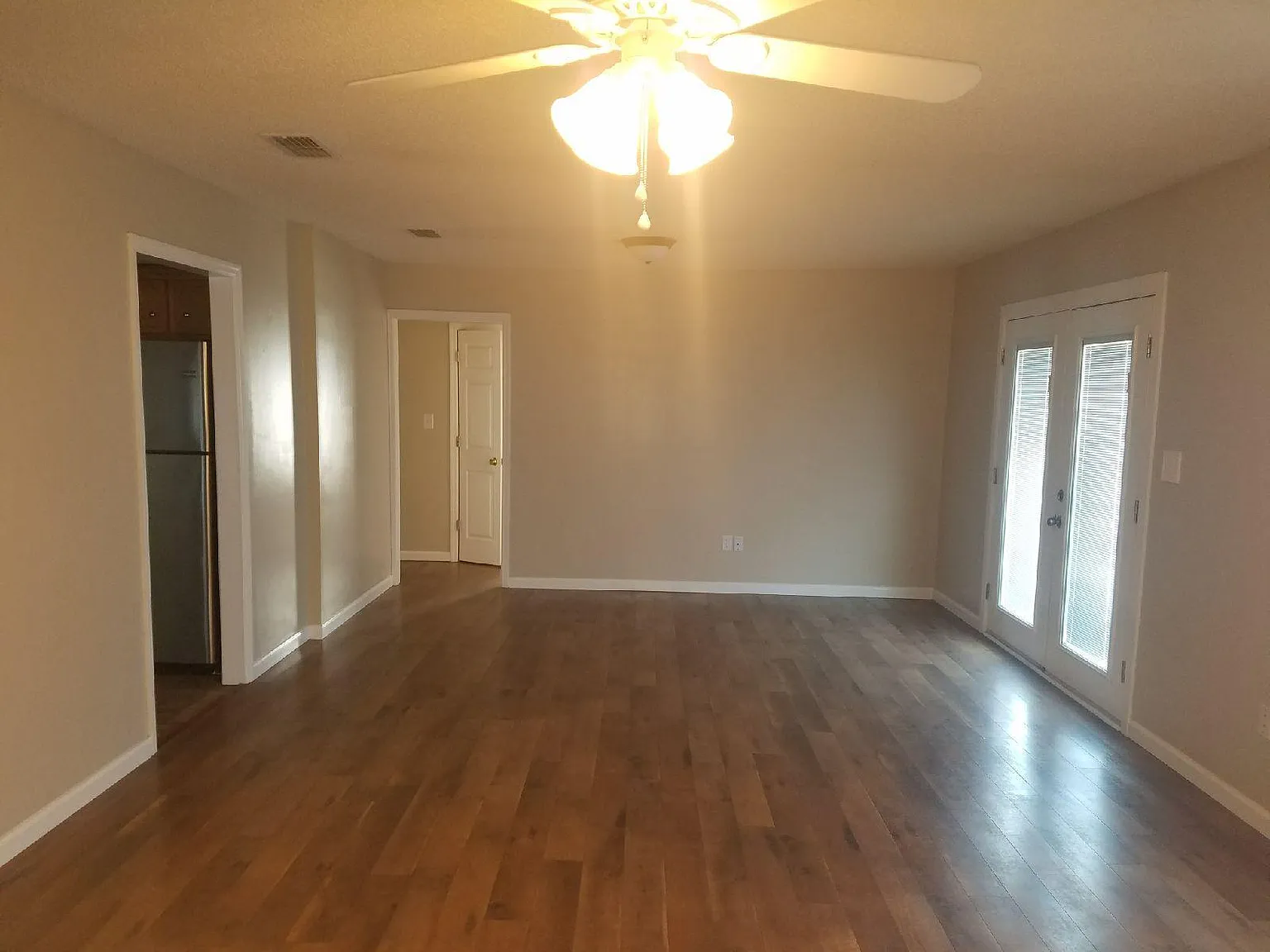 3 bed, 2.0 bath, 1473 sqft, $1,800 — Photo 2