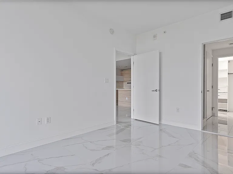 16385 Biscayne Blvd #717 — Photo 40