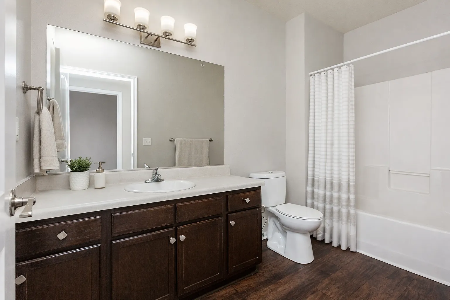 3 bed, 1150 sqft, $1,195 — Photo 3