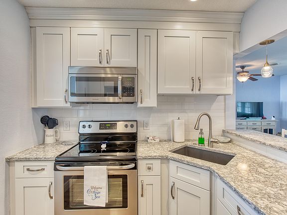5th image of 7 Silk Oaks Dr