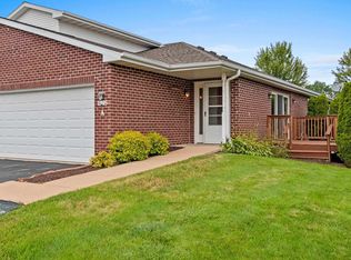 1905 Riverside Dr UNIT A, Suamico, WI 54313