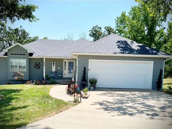 529 S Prewitt St, Nevada, MO 64772