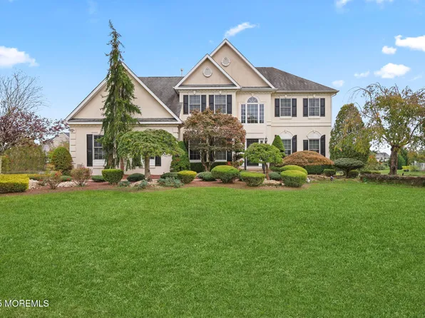 16 Stream Bank Dr, Freehold, NJ 07728