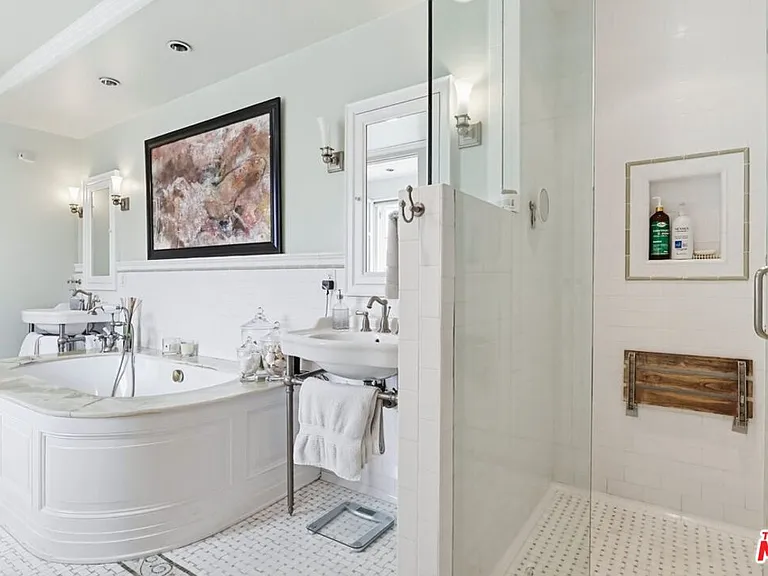 516 S Rimpau Blvd — Photo 49