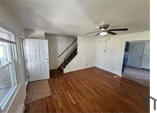 3 bed, 1200 sqft, $1,965 — Photo 2