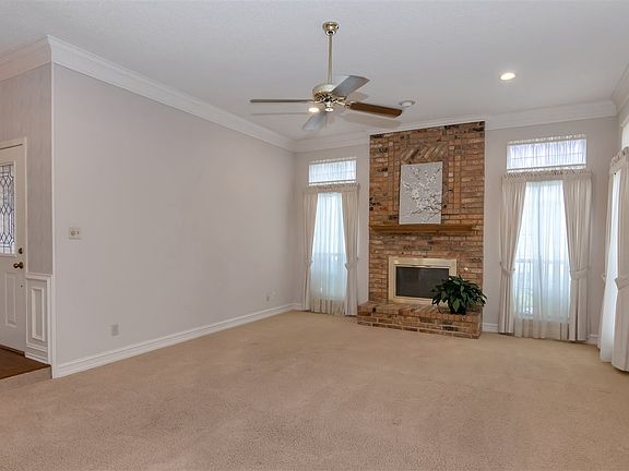 4th image of 307 Lakewood Dr