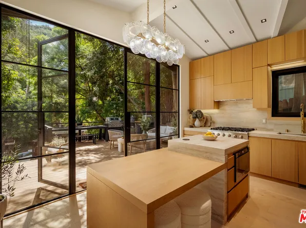 8631 Lookout Mountain Ave, Los Angeles, CA 90046