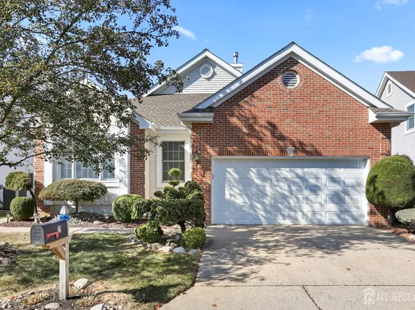 21 Sherwood Dr, Monroe Township, NJ 08831