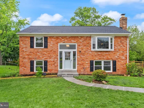 4010 Mapleton Dr, Chantilly, VA 20151