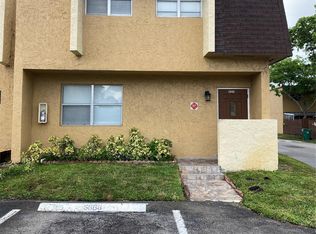 5668 Blueberry Ct #17, Fort Lauderdale, FL 33313