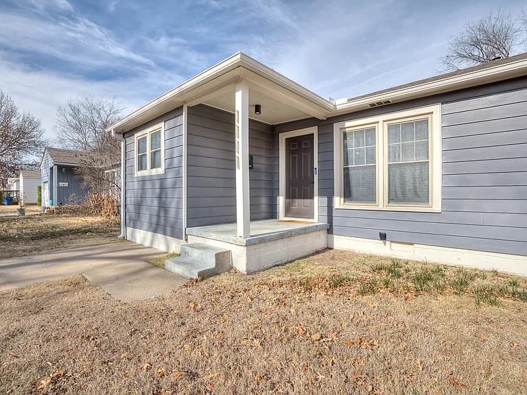 1111 W Comanche St — Photo 17