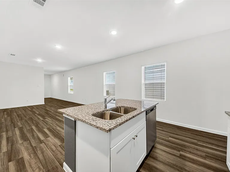 15049 Ronan Dr — Photo 8
