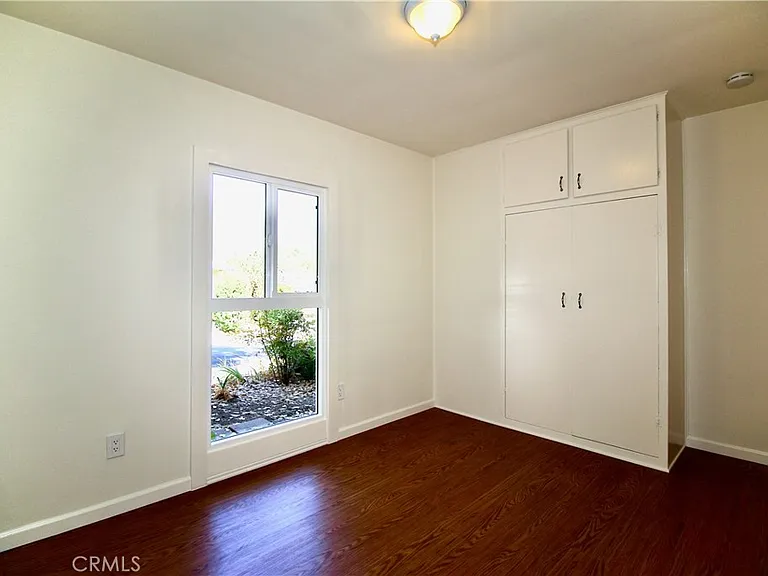 21470 Providencia St — Photo 16