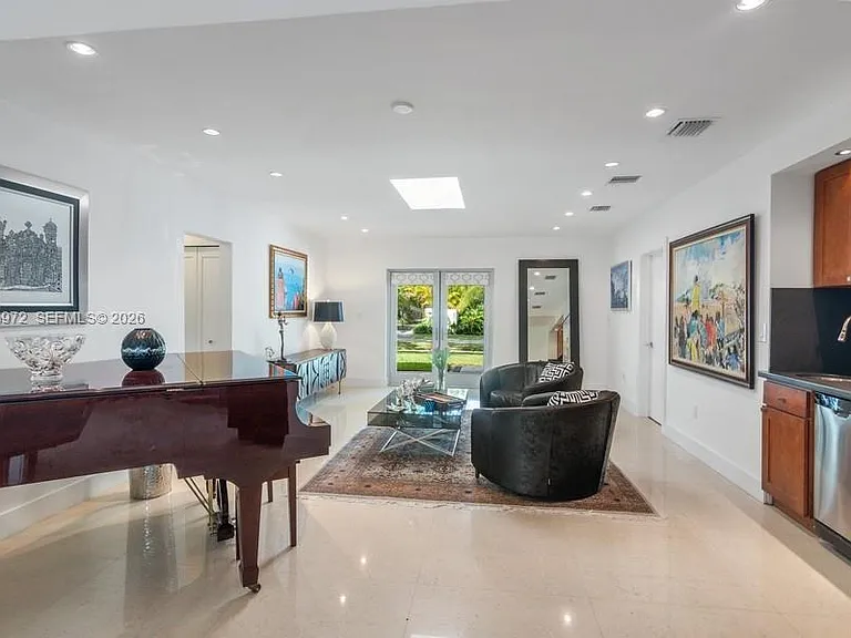 8215 SW 63rd Pl — Photo 3