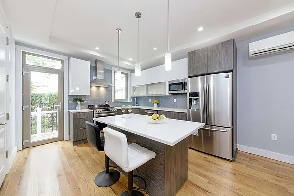 Sold by Compass | media 37