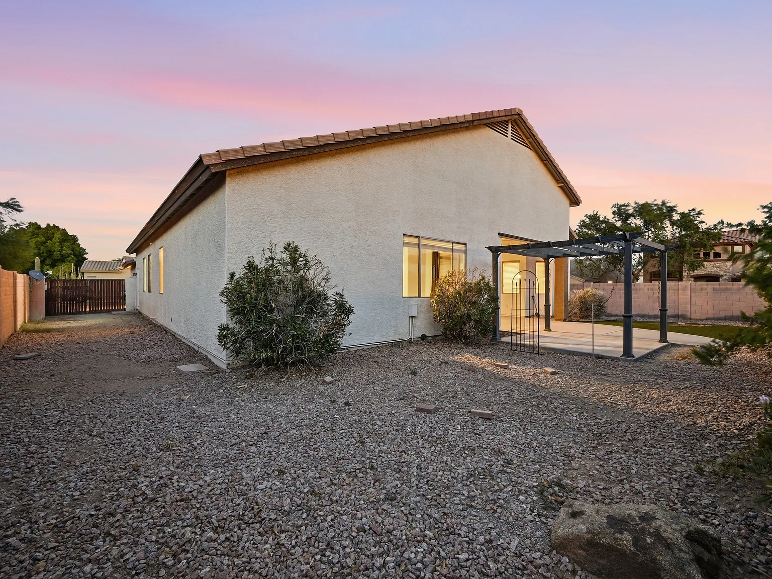 4 bed, 2.5 bath, 2507 sqft, $2,600 — Photo 3