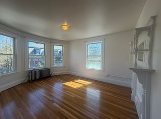 182 Harvard St #3, Cambridge, MA 02139