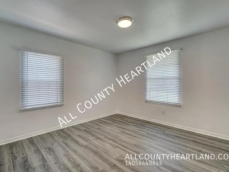 817 Stahl Dr — Photo 9