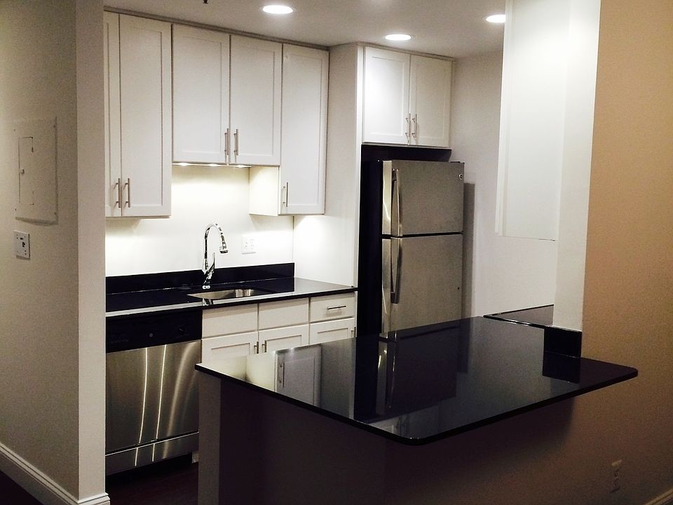 1st image of 1812 N Quinn St APT 323