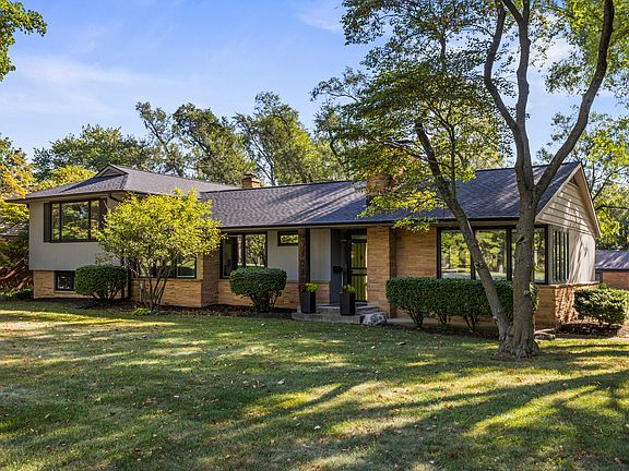 2nd image of 1206 S Prospect Ave