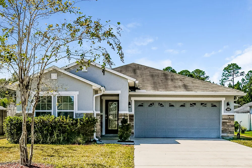 3 bed, 2.0 bath, 1685 sqft, $2,340 — Photo 1