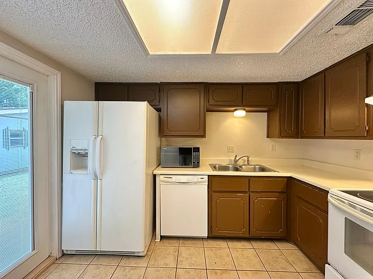1003 Beaver Trl — Photo 11