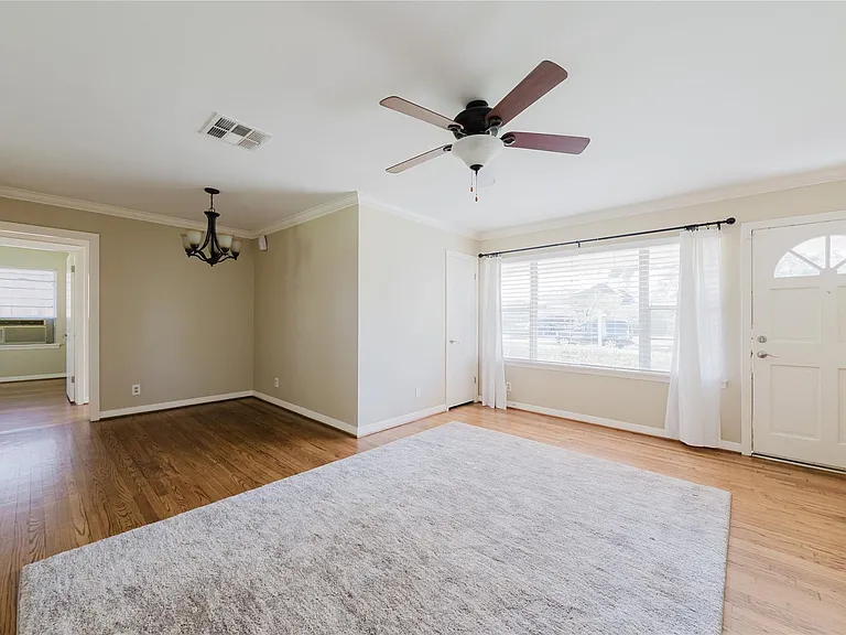 5210 De Lange Ln — Photo 4