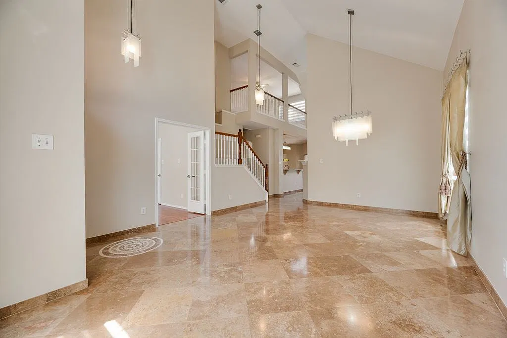 4 bed, 2583 sqft, $2,785 — Photo 4