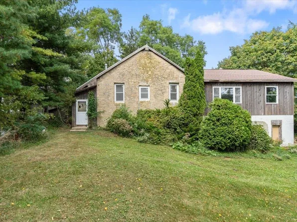 6691 Twin Lane Rd, Sun Prairie, WI 53590