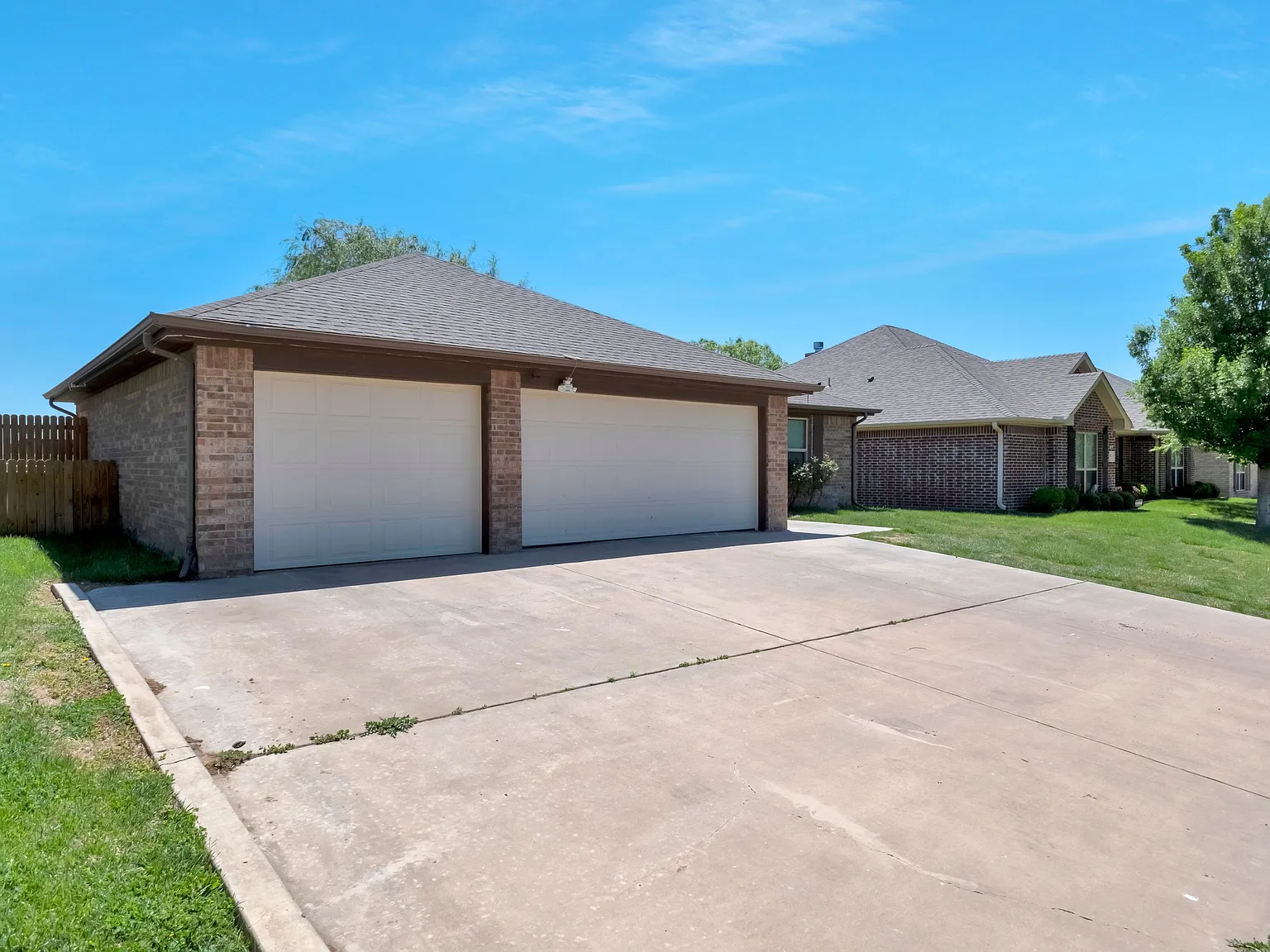 4 bed, 2.0 bath, 2089 sqft, $2,800 — Photo 2