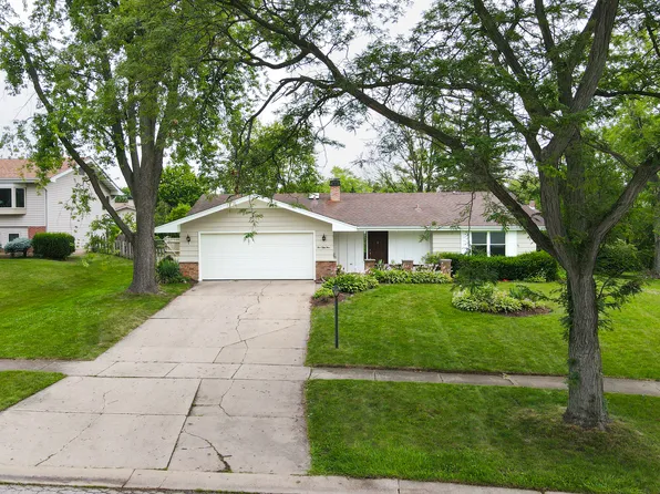 21W554 Mayfield Ct, Glen Ellyn, IL 60137