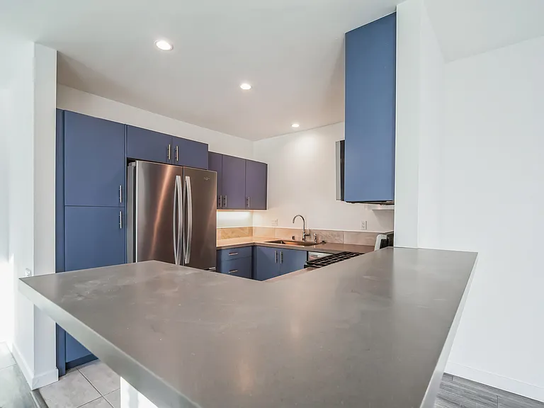 671 S Riverside Drive — Photo 16