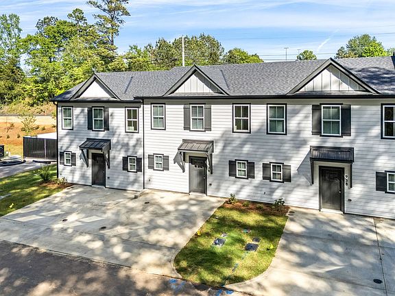 2nd image of 936 Winslow Ct