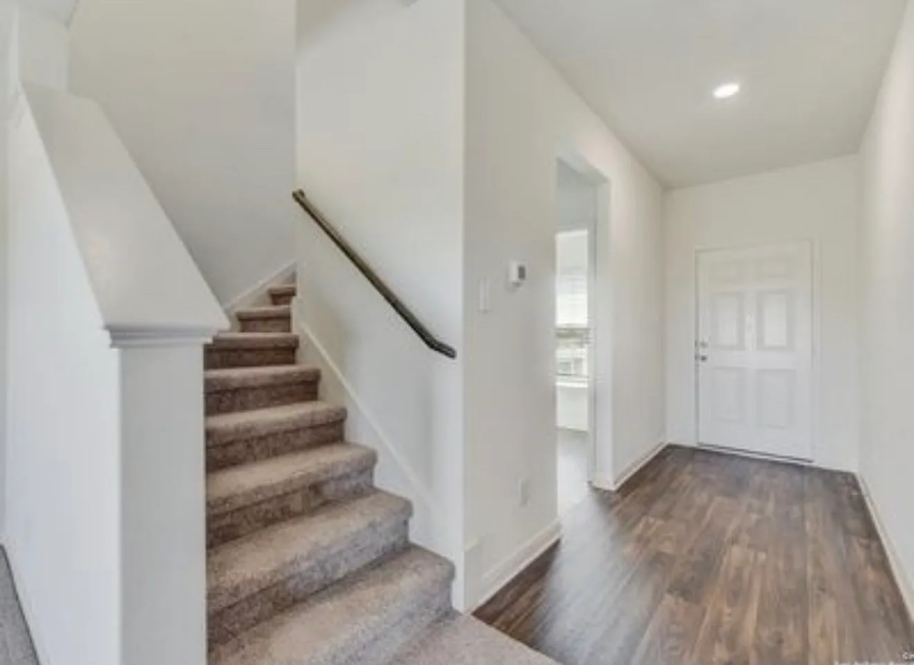 4 bed, 2.5 bath, 2202 sqft, $2,300 — Photo 4