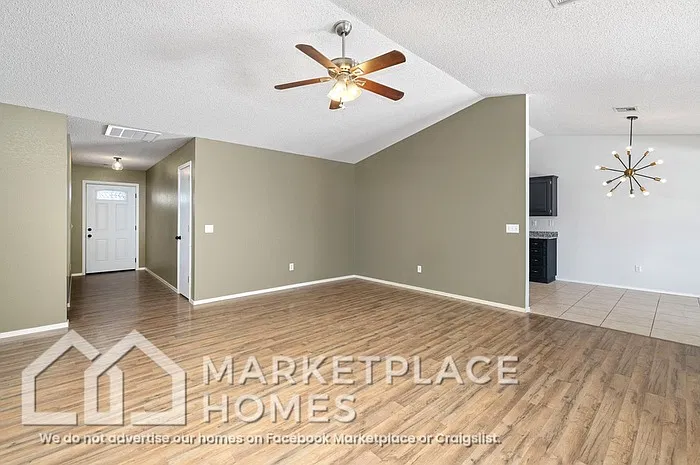 3 bed, 2.0 bath, 1490 sqft, $1,595 — Photo 4