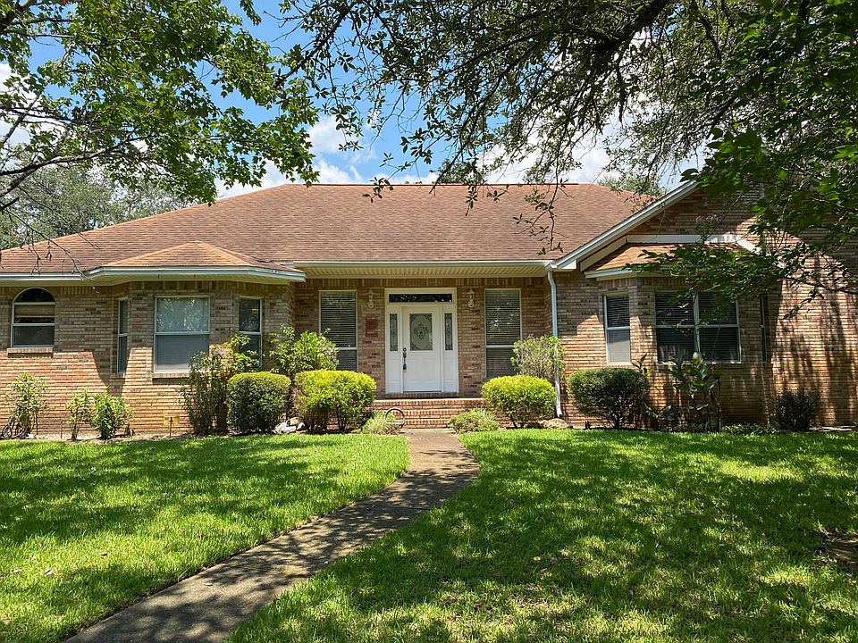 1st image of 2020 Plantation Oaks Dr